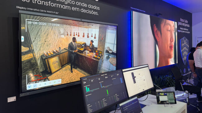 Painel de digital signage da GM7 em parceria com a Samsung na Febraban Tech 2026